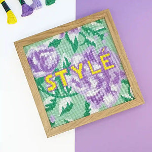 Kit canevas moderne stylé avec toile carrée, idéal débutants pour créer une déco DIY unique et dynamique.