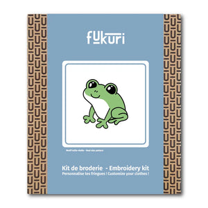 Kit broderie grenouille au design moderne et kawaii, parfait pour débutants et amateurs de DIY créatif.