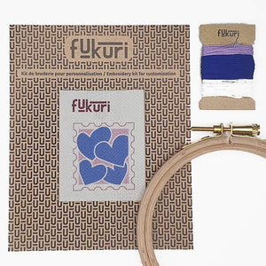 Kit broderie complet Fukuri timbre coeurs bleu vif - embroidery kit stamp hearts vibrant blue unbox