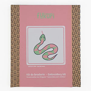20053-Broderie-Fukuri-kit-broderie-Serpent-complet-packaging