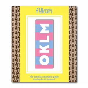 Kit canevas marque page au motif OKLM (au calme). Canevas moderne qui se transforme en marque-page et est adapté aux débutants