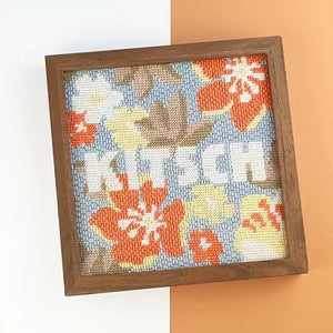 Kit canevas Kitsch encadré et utilisant différents points de canevas