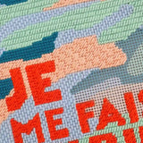 Zoom sur le kit canevas Je me fais du bien réalisé avec différents points de canevas fantaisie