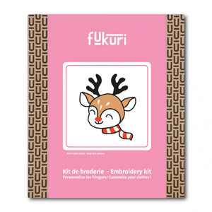 Packaging du kit broderie complet au motif de renne kawaii