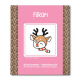 Packaging du kit broderie complet au motif de renne kawaii