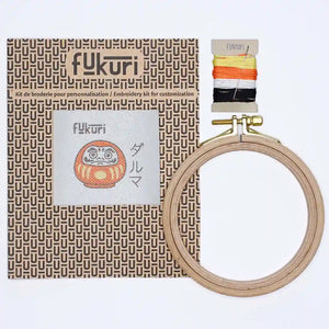 Contenu du kit de broderie Daruma d'inspiration japonaise