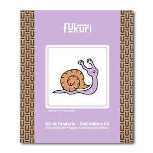 Kit créatif broderie escargot mignon et moderne, idéal pour une activité relaxante et facile.