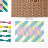 Contenu du kit canevas Bisous de Fukuri. Il s'agit du kit complet