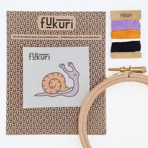 Matériel broderie escargot kawaii, simple pour personnaliser vêtements et accessoires. Fukuri