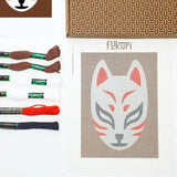 Unbox Kit canevas Kitsune avec toile, fils coton et aiguille pour débutants, motif renard japonais stylisé.