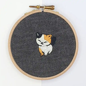 Kit broderie chat finalisé