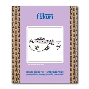 Packaging du kit complet de broderie Fukuir au motif de poisson japonais appelé Fugu mais version kawaii
