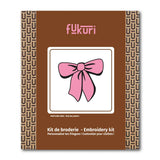 packaging du kit de broderie complet noeud rose 