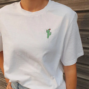 Réalisation du kit broderie cactus Fukuri sur un tee-shirt pour personnalisation
