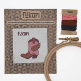 Contenu du kit broderie complet au motif de bottes de western cow-girl