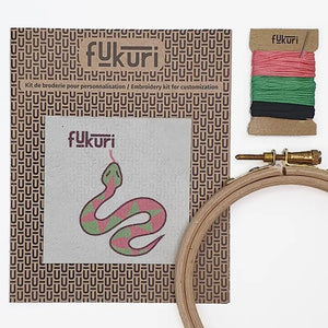 Contenu du kit complet de broderie au motif serpent