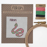 Contenu du kit complet de broderie au motif serpent
