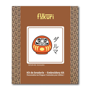 Packaging du kit broderie complet au motif de Daruma et son kanji japonais
