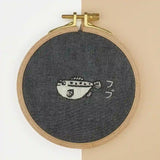 Réalisation du kit de broderie Fugu sur toile de coton