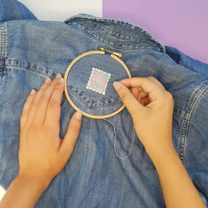 réalisation du kit de broderie timbre parme