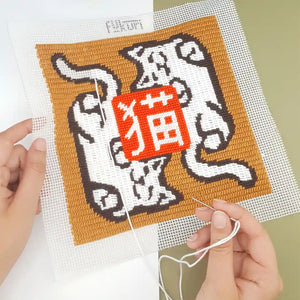 réalisation du kit canevas moderne au motif de Chats japonais et le Kanji Chat : Neko
