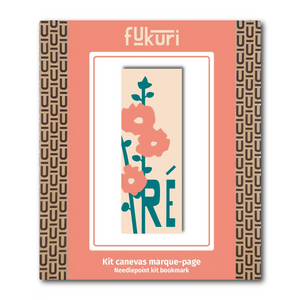 Kit complet canevas moderne aux couleurs de l'ile de Ré et ses fleurs de rose trémière. Le kit est facile pour les débutants et enfants à partir de 10 ans et contient tout le matériel pour s'en servir ensuite comme marque-page.