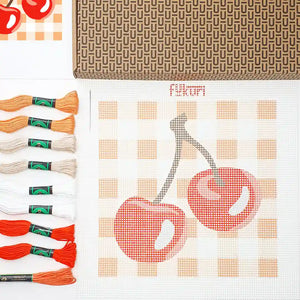 kit complet canevas Cerises vichy avec fils coton, aiguille et instructions inclus