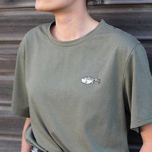 Réalisation du kit de broderie Fugu sur un tee-shirt kaki